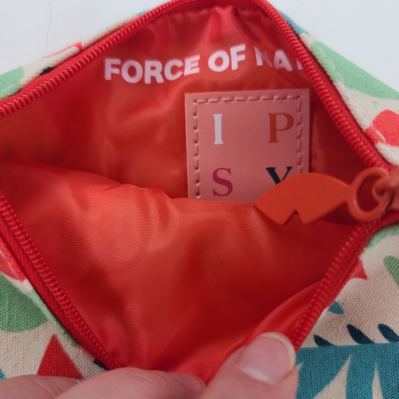 5/$25 Lips Charm Makeup Bag Canvas Ipsy Force of Nature - Picture 3 of 5